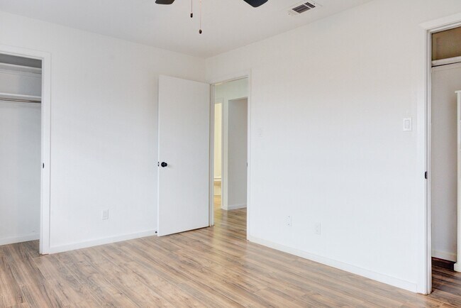 Building Photo - 200 E Mitcham St