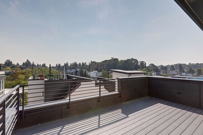 Building Photo - Beautiful 2bd, 2ba Townhome Available in C...
