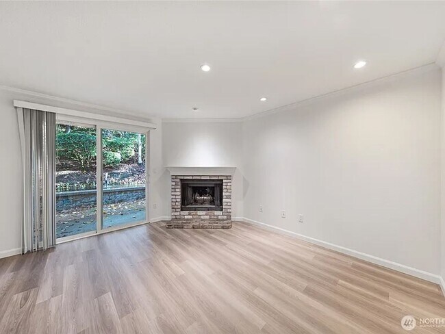 Building Photo - Modern First-Floor 1BR Condo | Near Totem Lake, Juanita Beach & Major Tech Employers