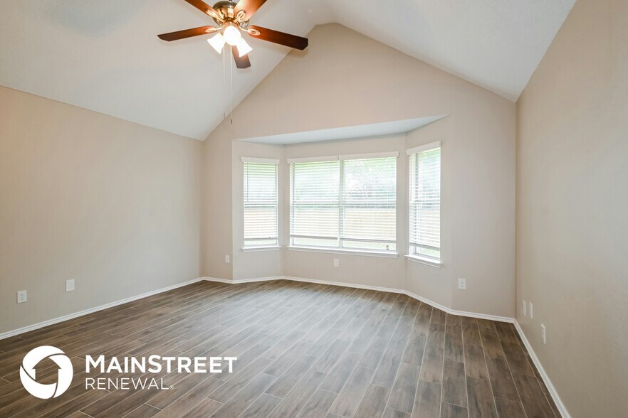 Building Photo - 809 Hines Dr