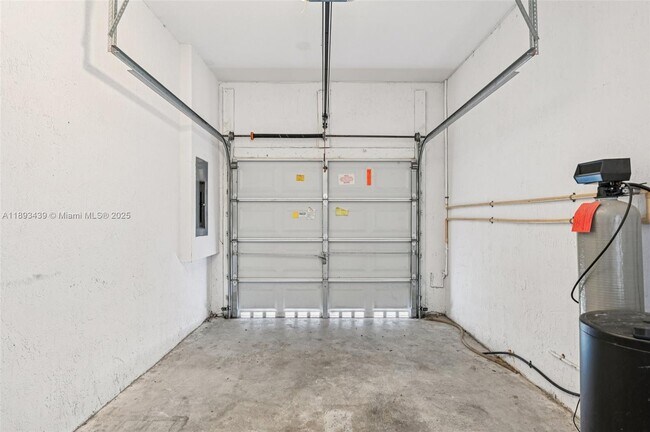Building Photo - 2456 SE 19th Ct