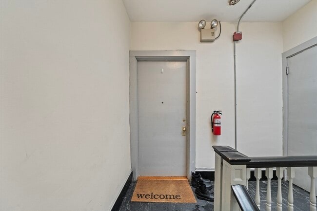 Building Photo - 9 Regent Cir