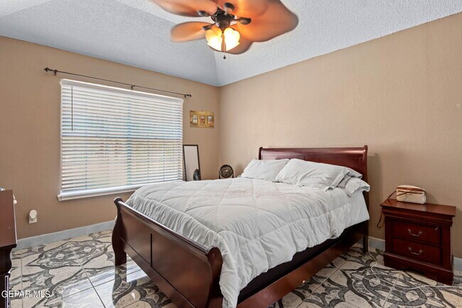 Building Photo - 757 Hempstead Dr