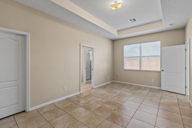 Building Photo - Grand Island Ridge! 3/2 with Split Floorplan and Fenced Backyard