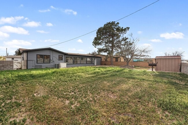 Building Photo - 1401 E 18th St