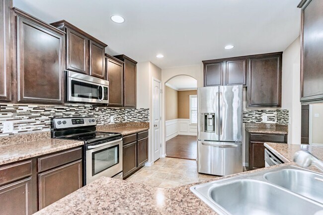 Building Photo - Beautiful home