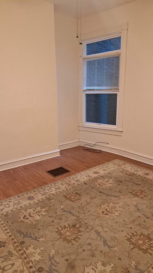 Building Photo - 2215 Brookfield Ave