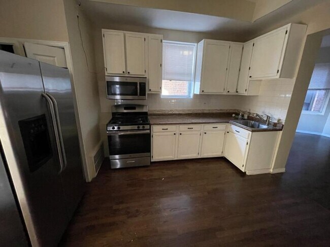 Primary Photo - 2 bedroom in Chicago IL 60642