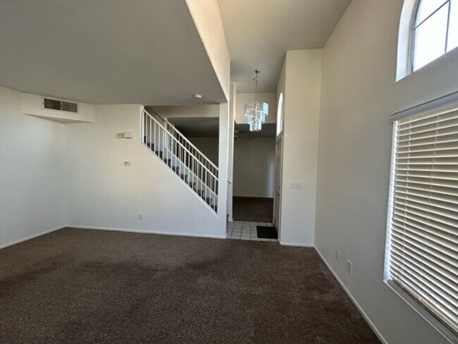 Building Photo - 3 Bed Townhome For Rent in Henderson!
