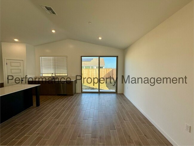 Building Photo - Gorgeous 5 Bed/3 Bath New Construction in Gossimer Grove w/ Solar