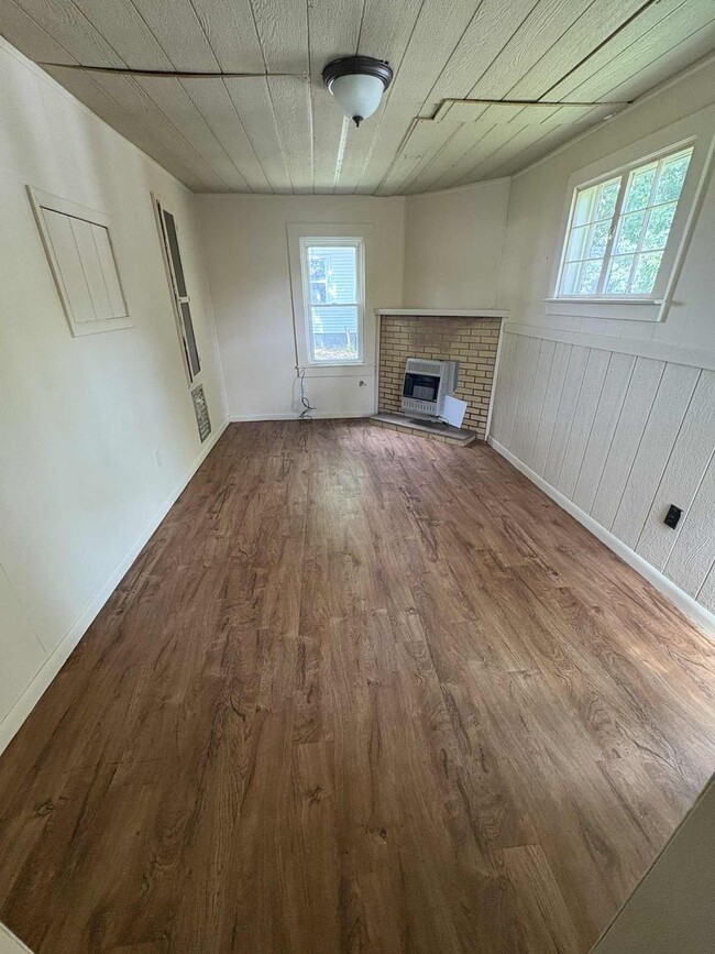 Building Photo - Spacious Home for Rent!
