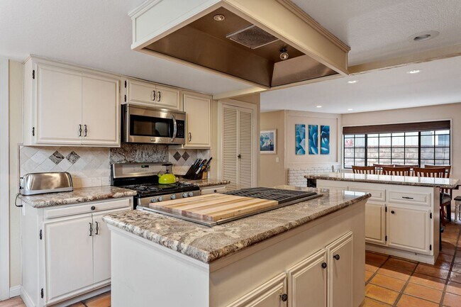 Building Photo - 4850A - Mandalay Shores/ Oxnard/ 5 bedroom...