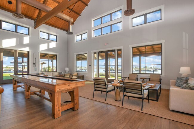 Building Photo - Waterfront Beauty