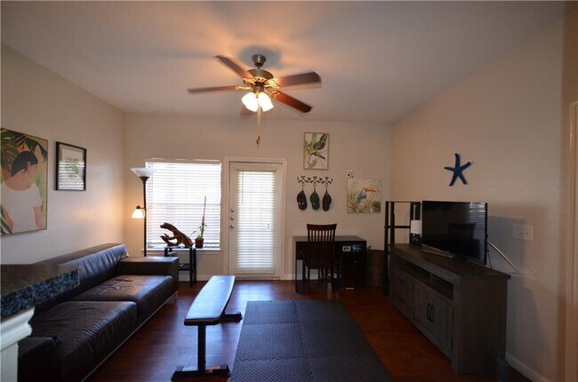 Building Photo - 2320 Gracy Farms Ln