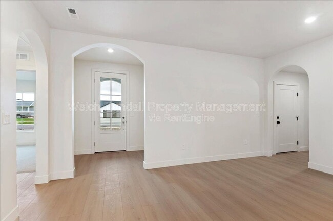 Building Photo - 834 E 300 N