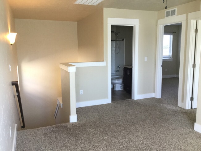 Building Photo - Boise, 3Bd/2.5Bth/2Car, 1743Sqft, Greenbriar Commons Subdivision
