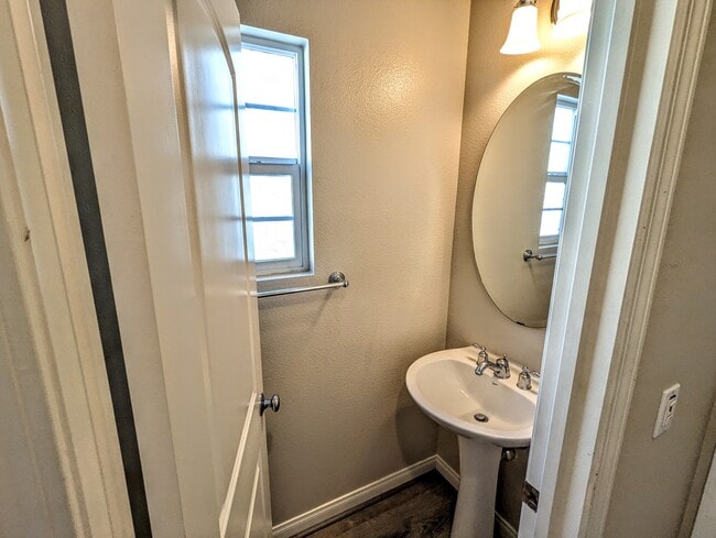 Building Photo - 1406 Mosaic Glen