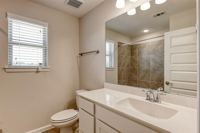 Building Photo - 85 Fermata Ln