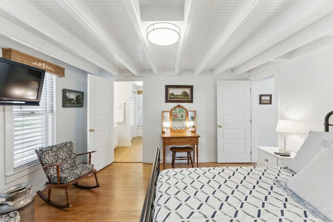 Building Photo - 175 Fredericksburg Rd