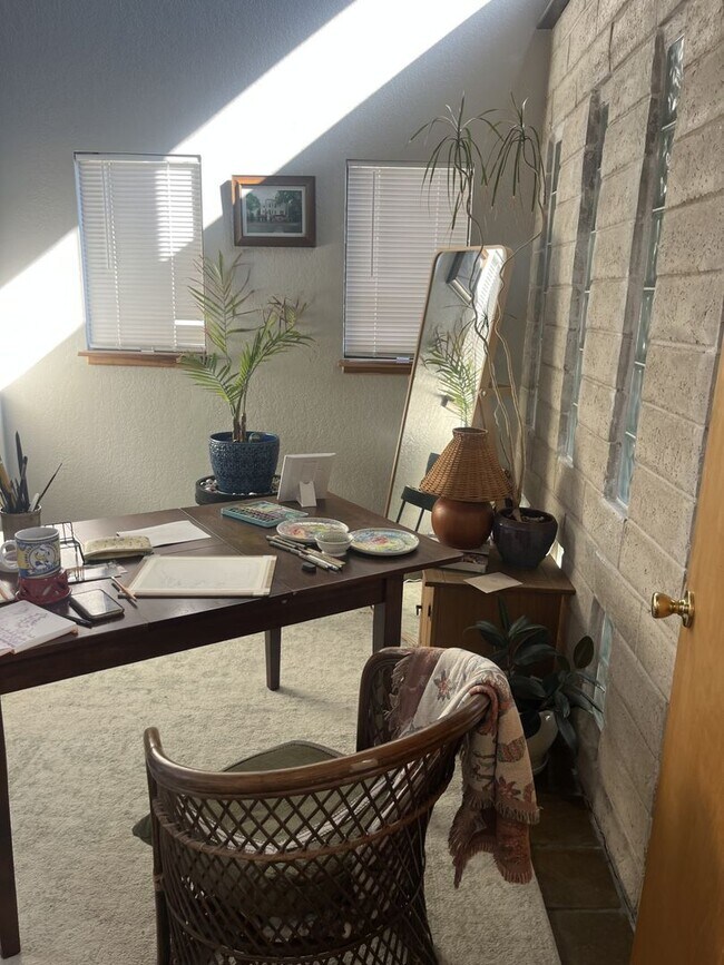 Building Photo - Charming 1 Bedroom/1 Bath Apartment