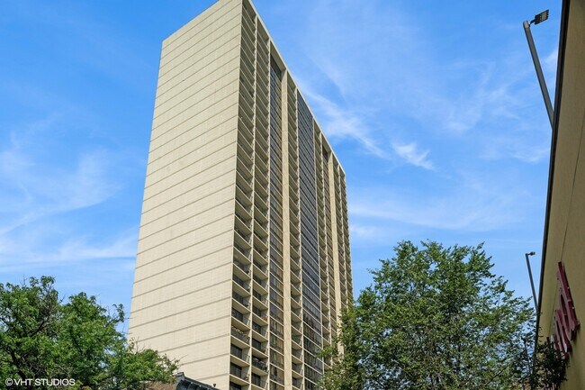 Primary Photo - 1636 N Wells St