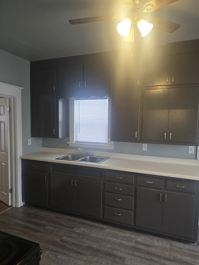 Building Photo - 319 S Maple Ave