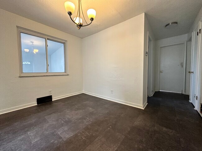 Dining Room - 517 Foltz Dr