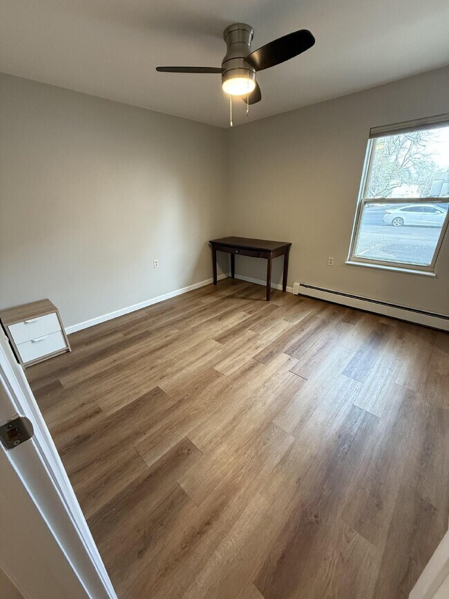 Building Photo - 1bd/1ba condo on 1st floor with pool access