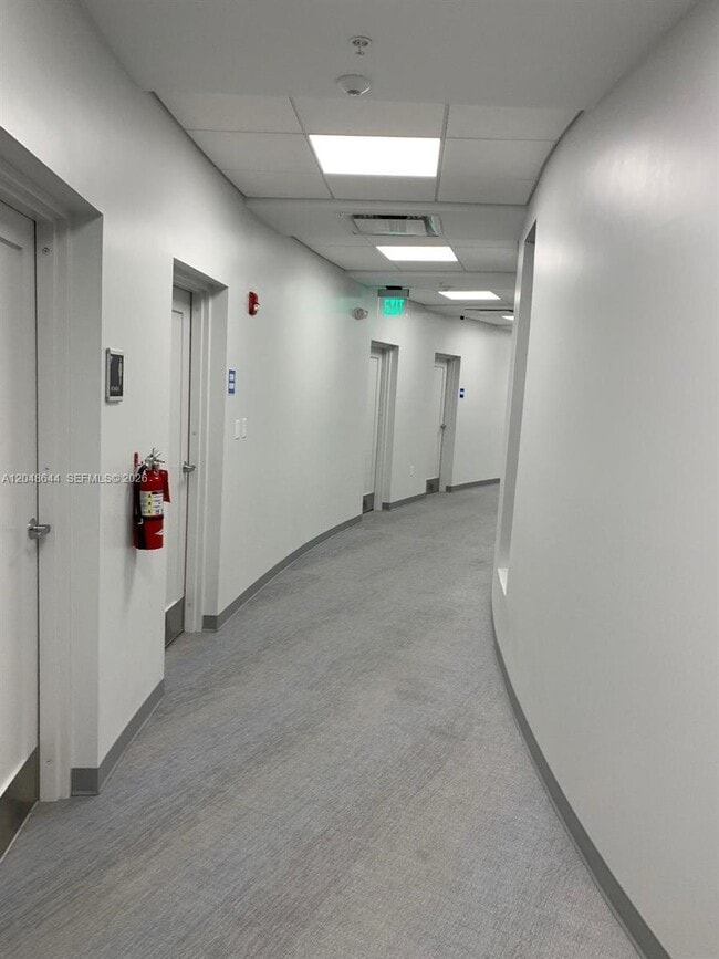 Building Photo - 2500 Parkview Dr