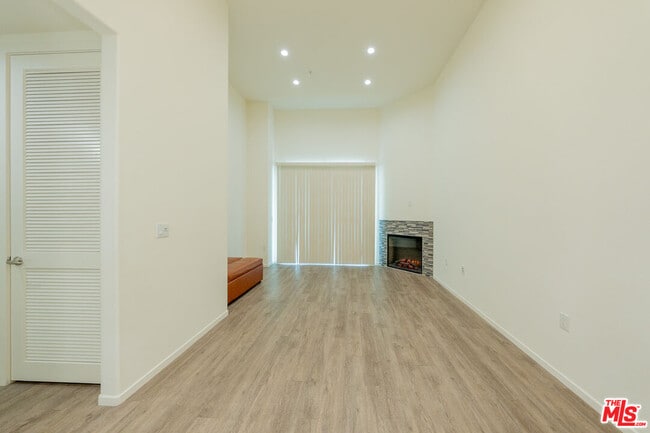 Building Photo - 124 W Colorado St