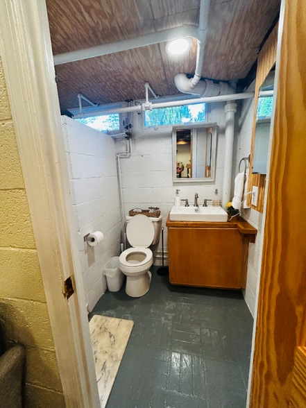 Building Photo - 10166 Glebe Rd