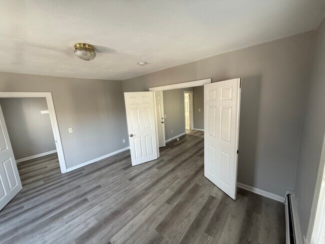 Building Photo - 142 Belmont St