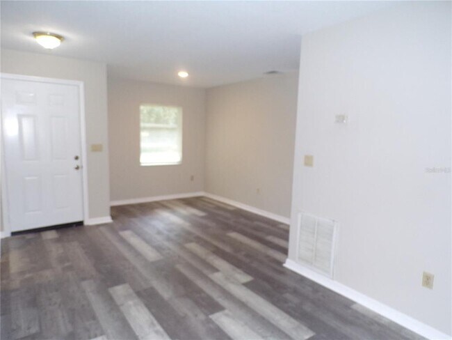 Building Photo - 1088 Melville Rd
