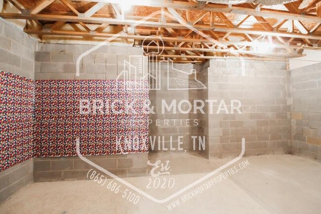 Building Photo - 6810 Springhouse Way