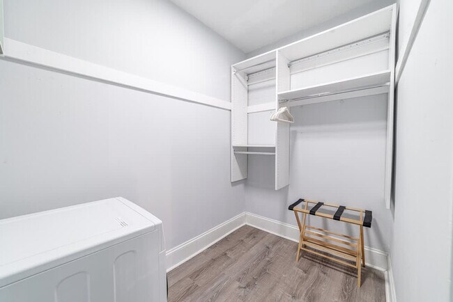 Building Photo - 2119 N Sedgwick St