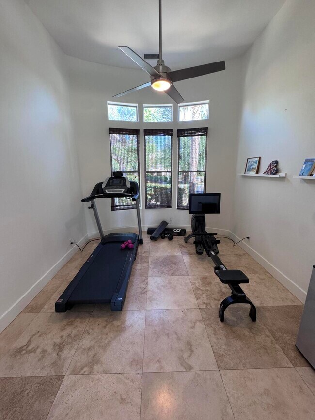 Building Photo - 102 Cll Los Hibiscos