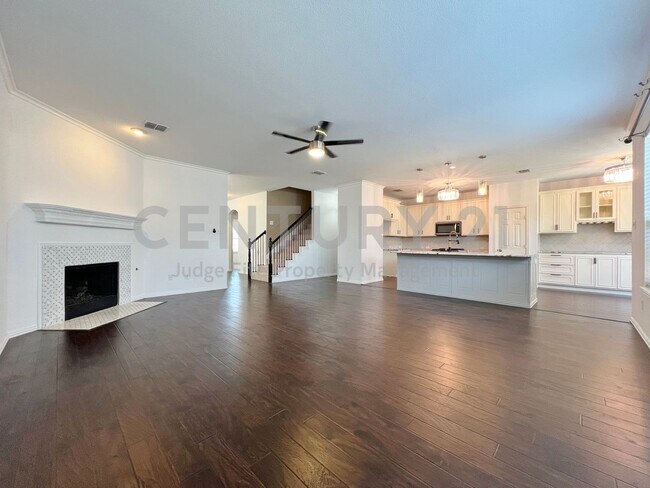 Building Photo - Fantastic 2-Story 5/3/2 in Fort Worth For ...