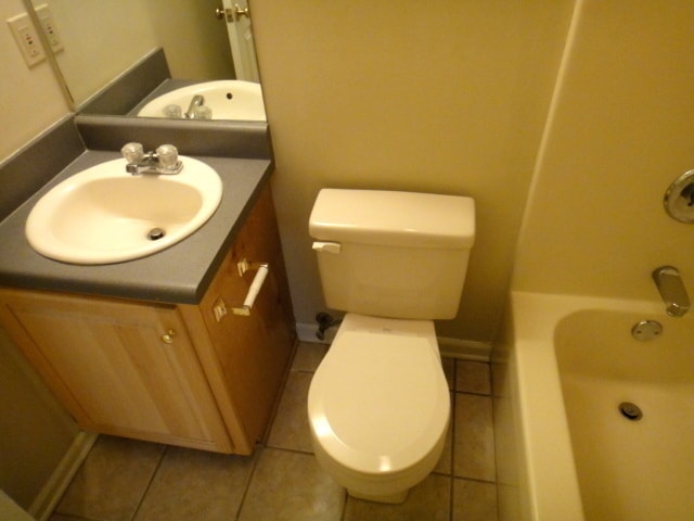 Building Photo - 3Bed/3Bath Available Soon!