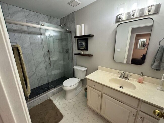 Building Photo - 3201 Lenox Rd NE