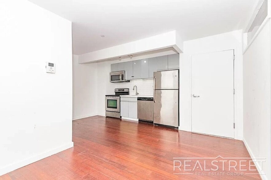 Building Photo - Stylish 2-Bedroom Bushwick Apartment with Huge Private Balcony & Prime Location