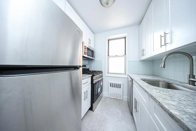 Building Photo - 2900 Ocean Ave