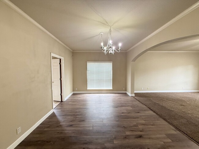 Building Photo - Right On The Green- 3 Bedroom Updated Home on Battle Creek