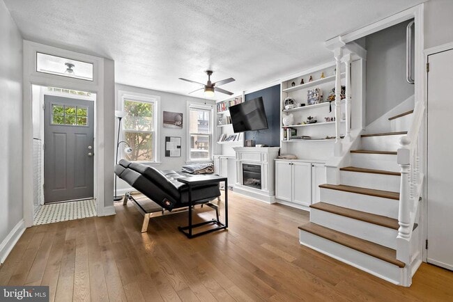 Building Photo - 2141 Montrose St