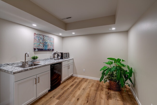 Building Photo - 211 Parkway Dr