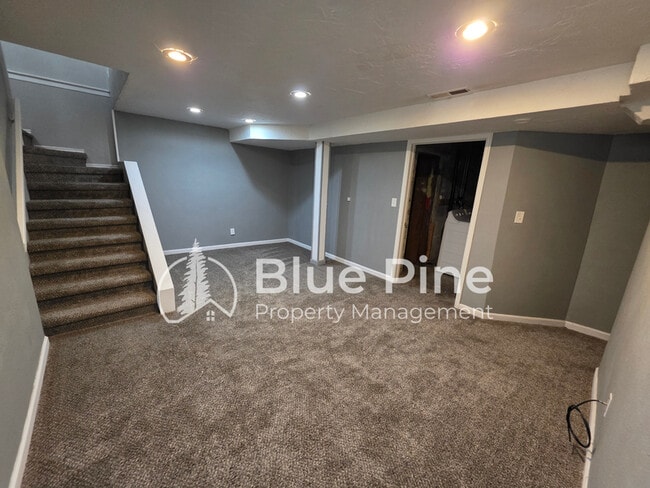 Building Photo - 328 11th St