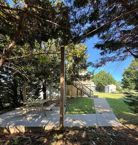 Building Photo - 282 Old Bayview Rd