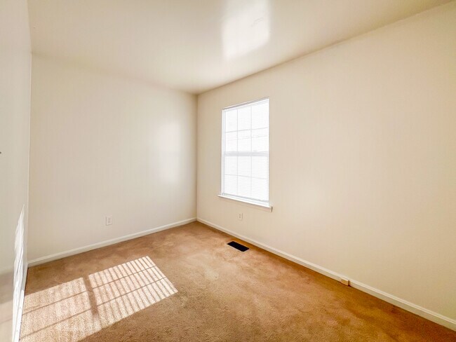 Building Photo - 160 Lancaster Creek Rd