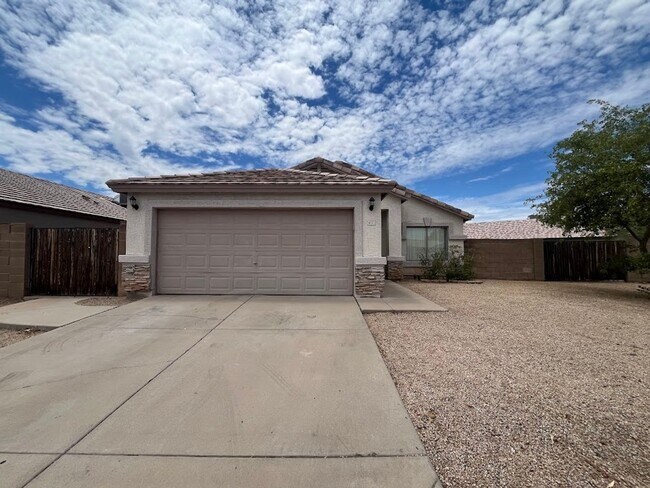 Building Photo - Charming 3-Bedroom Home in Horizons on Cam...