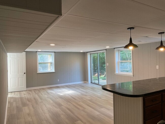Building Photo - 7942 Lake Vista Dr