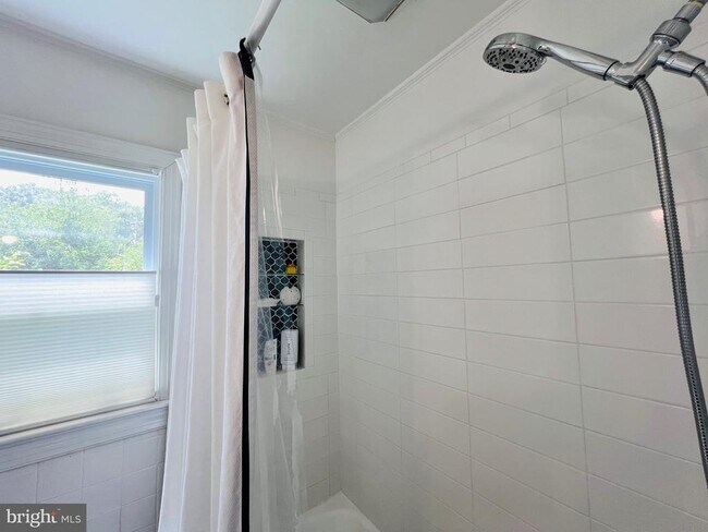 Building Photo - 3214 Riverview Dr